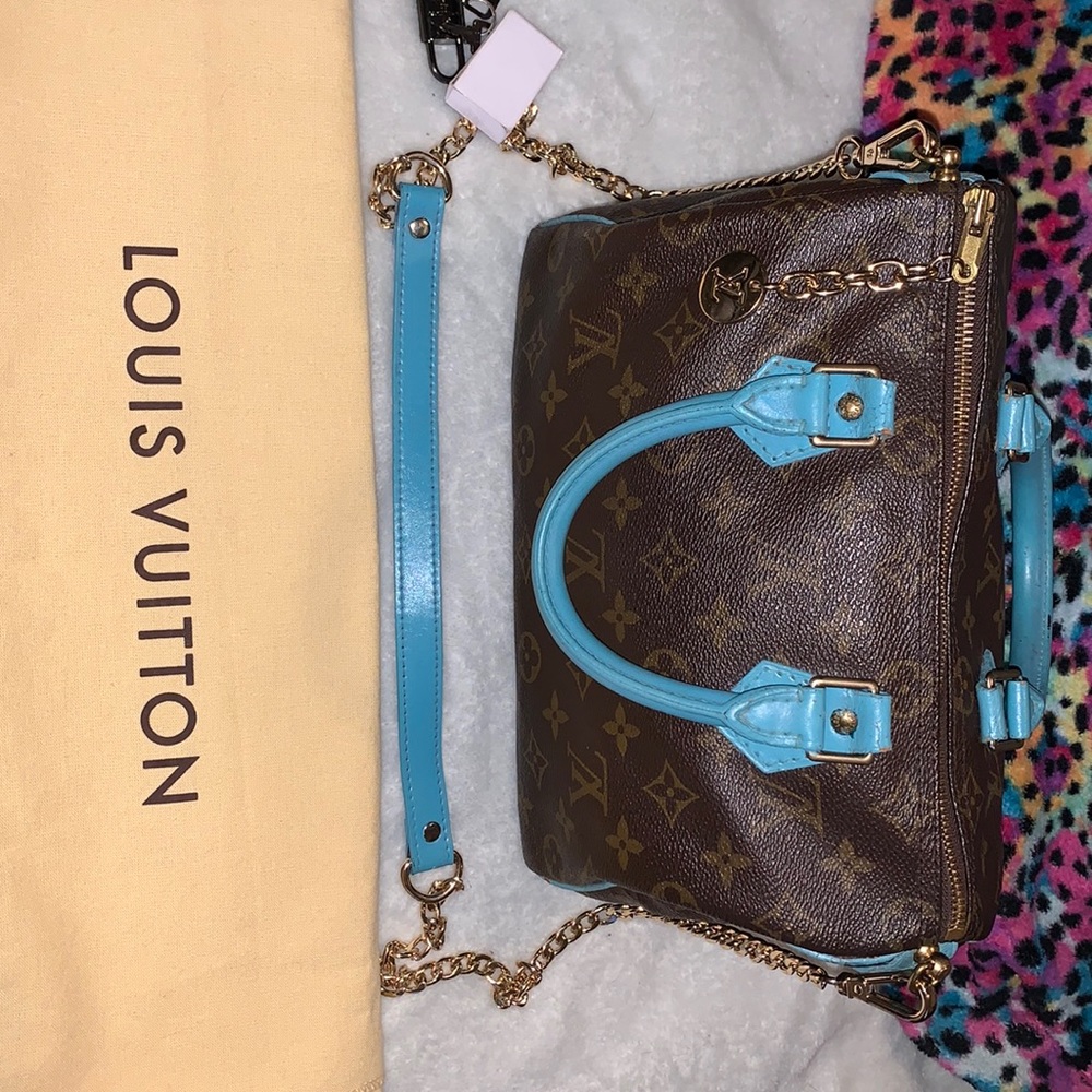 - Louis Vuitton vintage speedy 25 monogram.